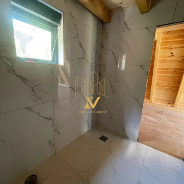Na prodaju dvije moderne A-frame drvene vikendice