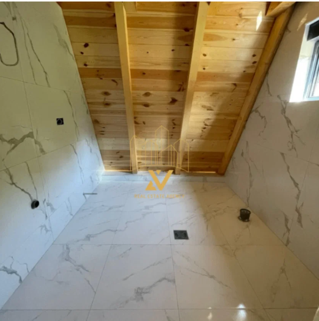 Na prodaju dvije moderne A-frame drvene vikendice