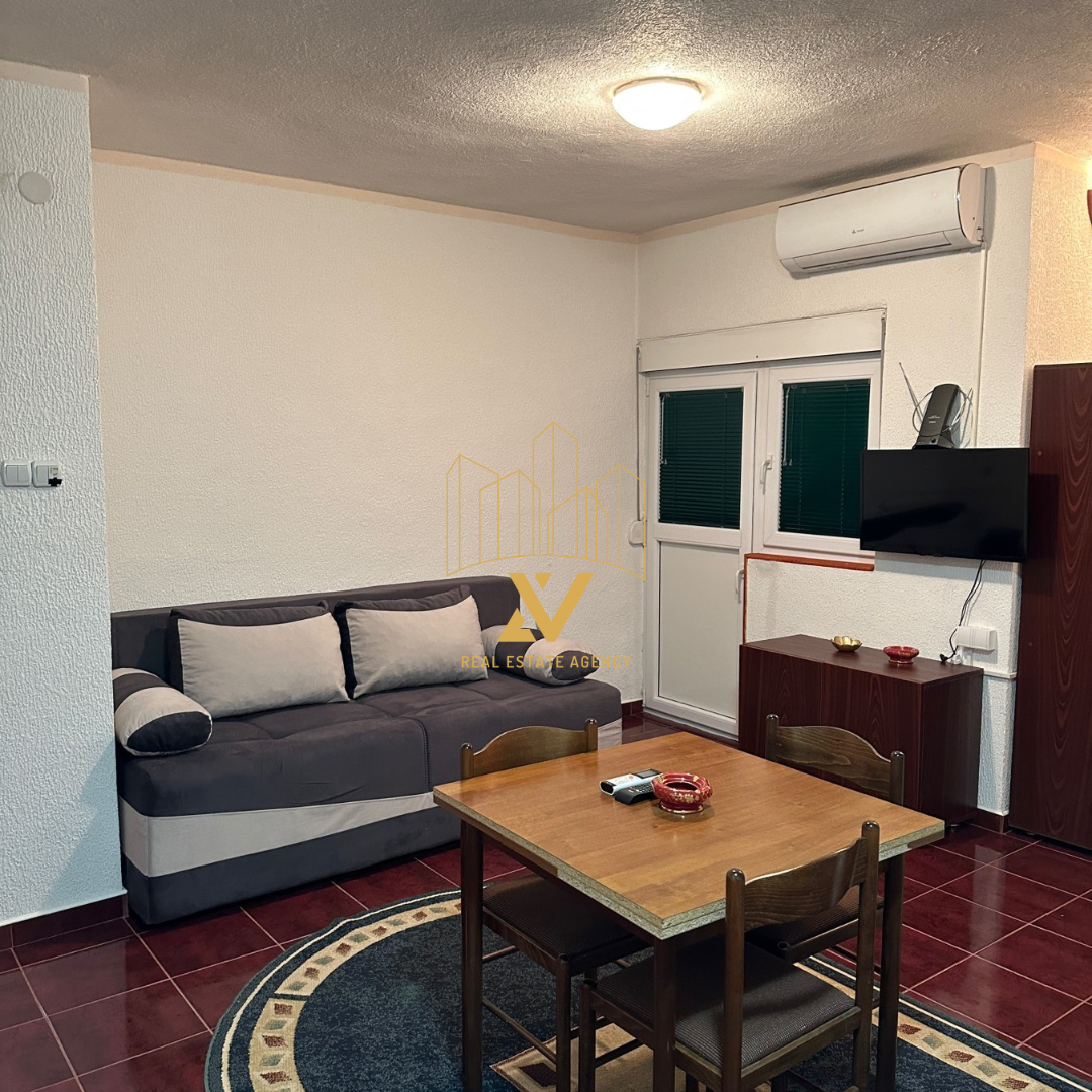 For Sale: House with 5 Apartments