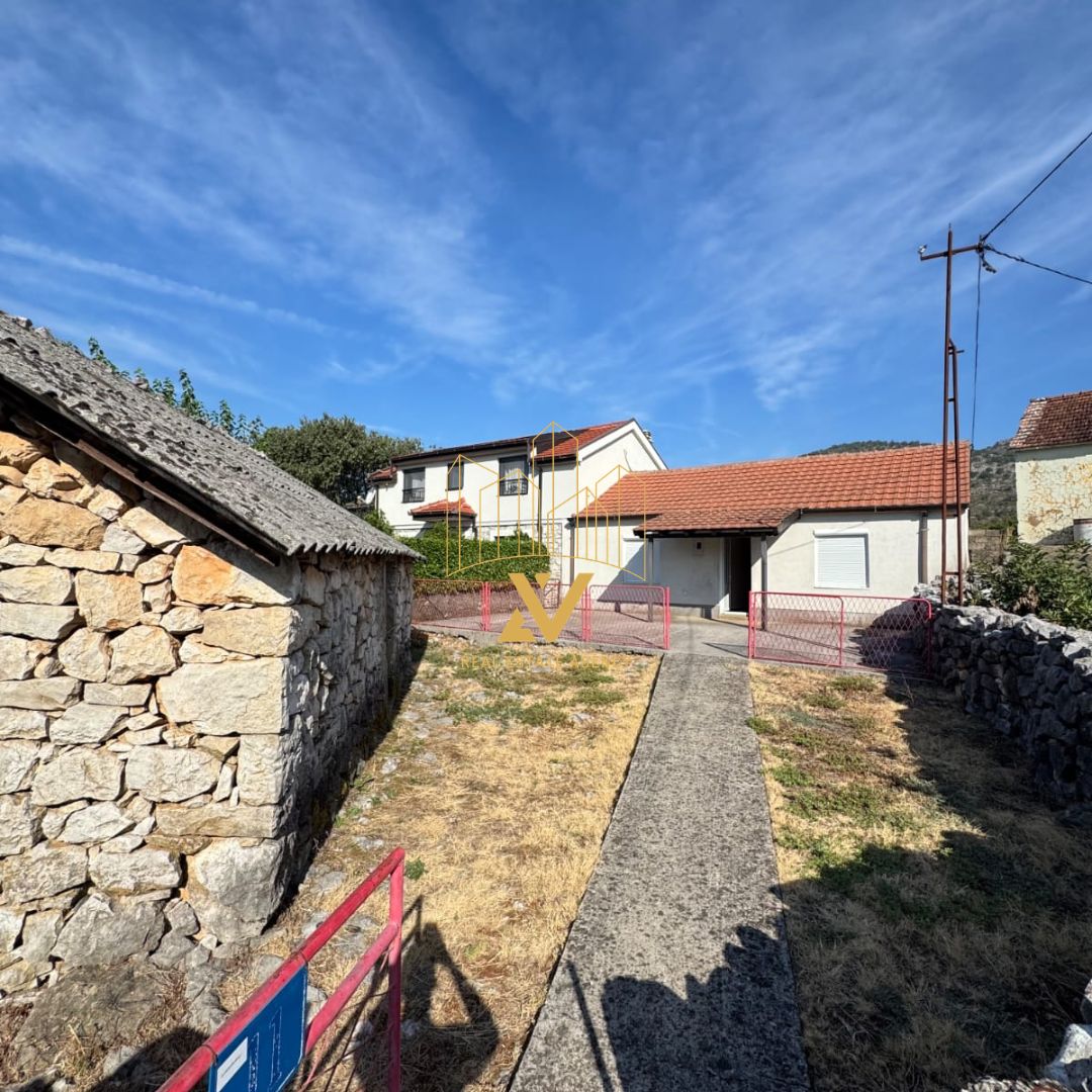 Kuća na prodaju – Brezine, Podgorica