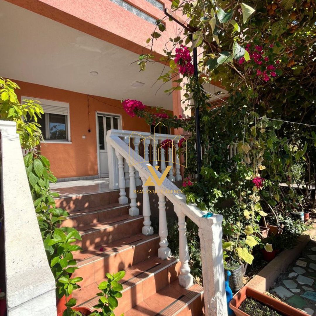 Kuća sa dva stana na prodaju – Sutomore (122 m² + terasa)