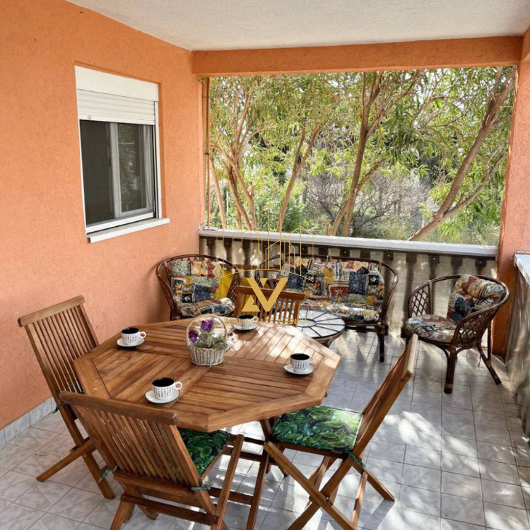 Kuća sa dva stana na prodaju – Sutomore (122 m² + terasa)