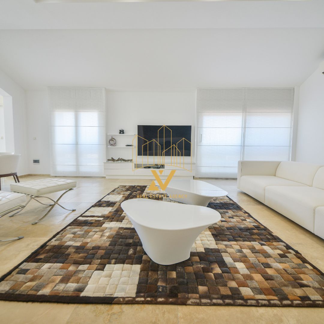 Luksuzan trosoban stan na prodaju – Centar Budve (218 m²)