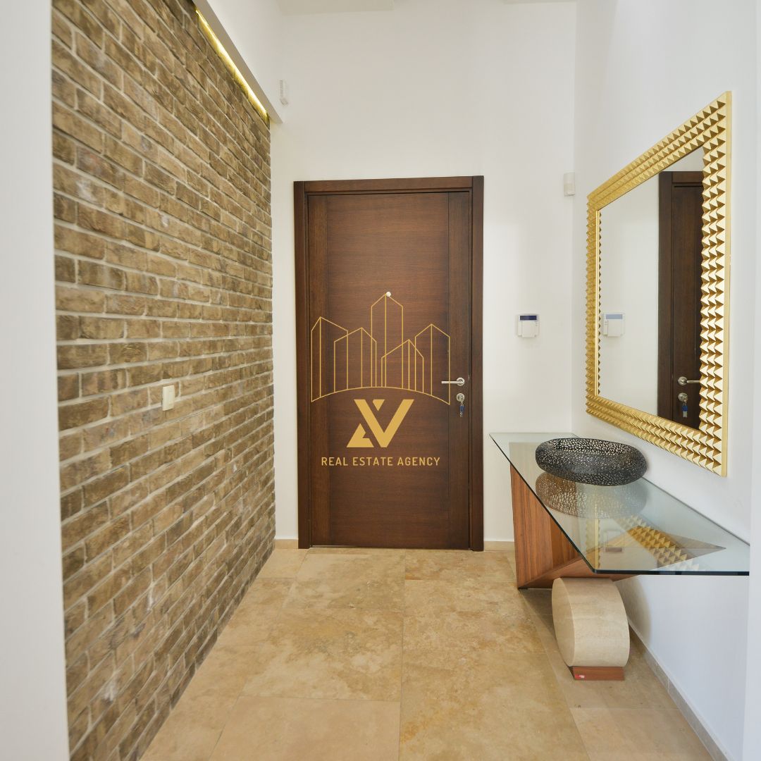Luksuzan trosoban stan na prodaju – Centar Budve (218 m²)